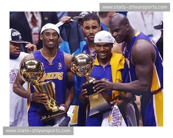 跨越时代的巅峰对决：湖人vs骑士直播，看老詹重返克利夫兰续写传奇